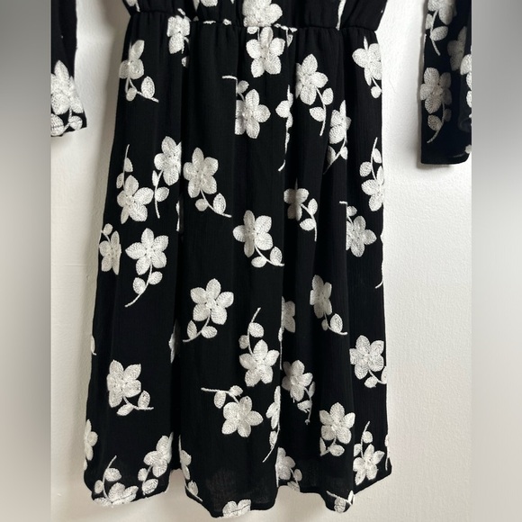 Le Lis Mini Black with white Embroidered Floral Dress Size S - Picture 6 of 11